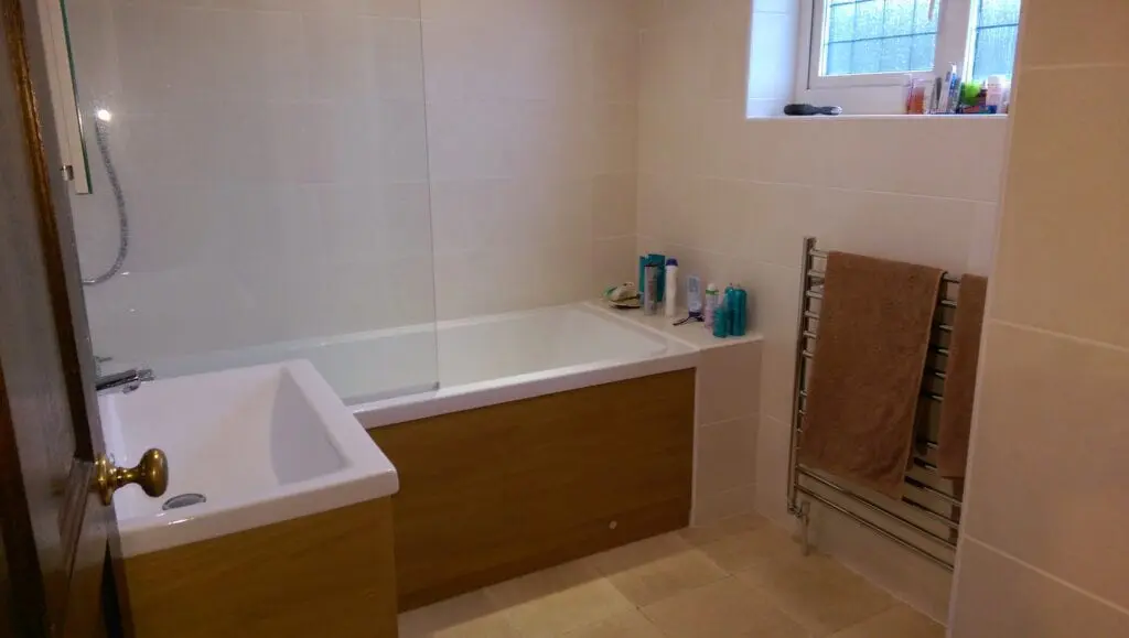 Bath , Sink & Towel Rack