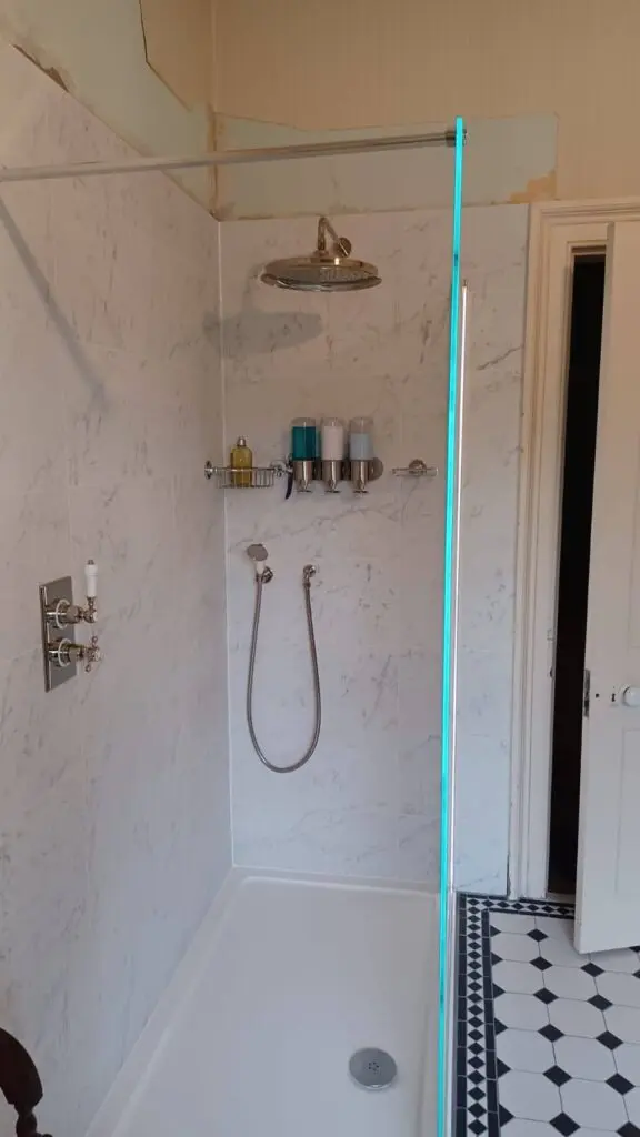 Lakes fixed shower panel