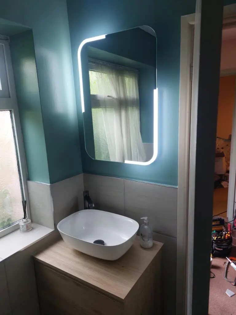 Basin bowl on wall unit