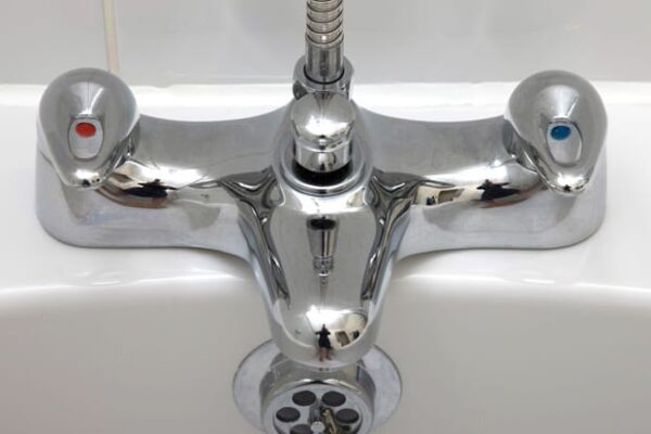 tap-shiny Mixer Taps Installation