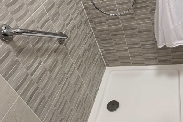 Low level shower tray
