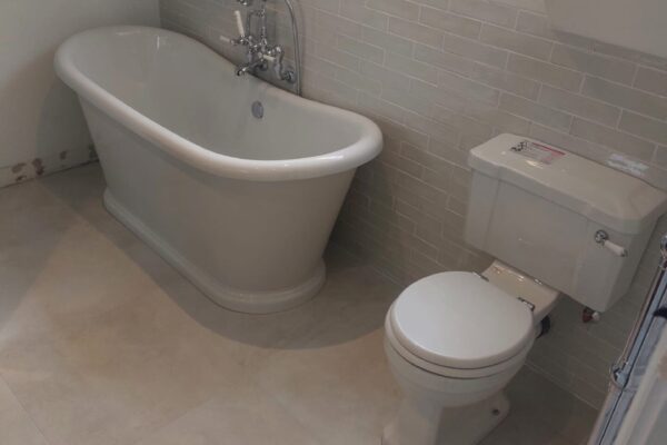 Free standing bath