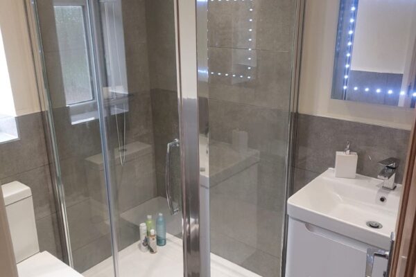 Lakes shower cubicle