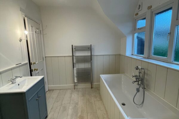 Traditional bathroom